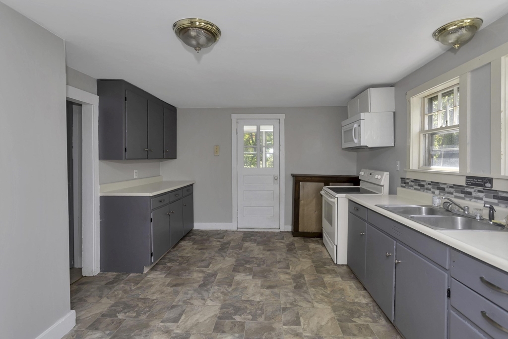 82 Grove St Property Photo 18