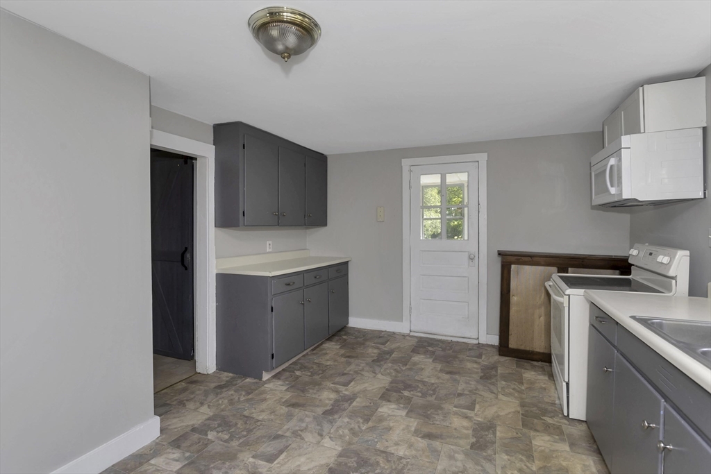 82 Grove St Property Photo 19