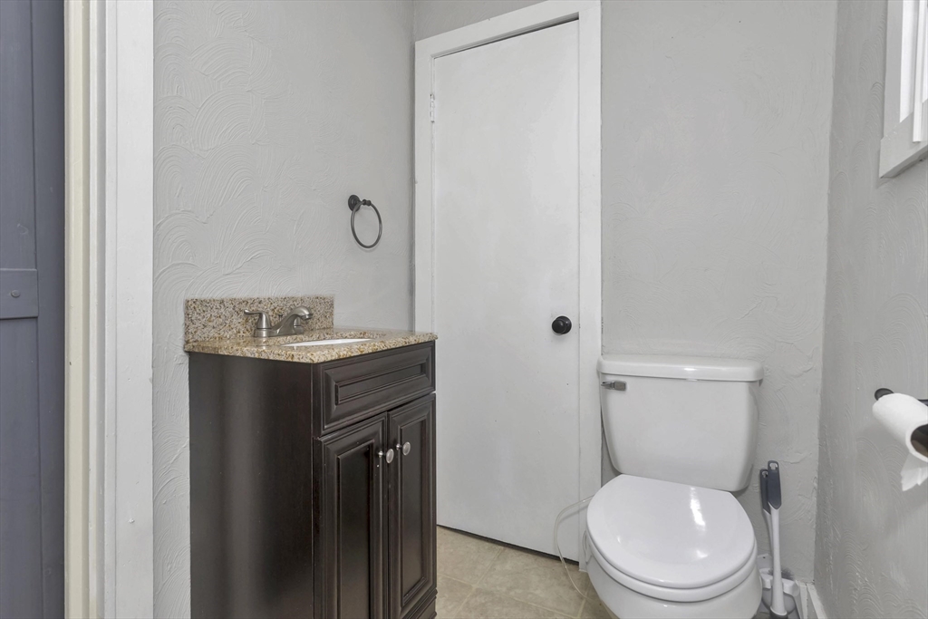 82 Grove St Property Photo 23