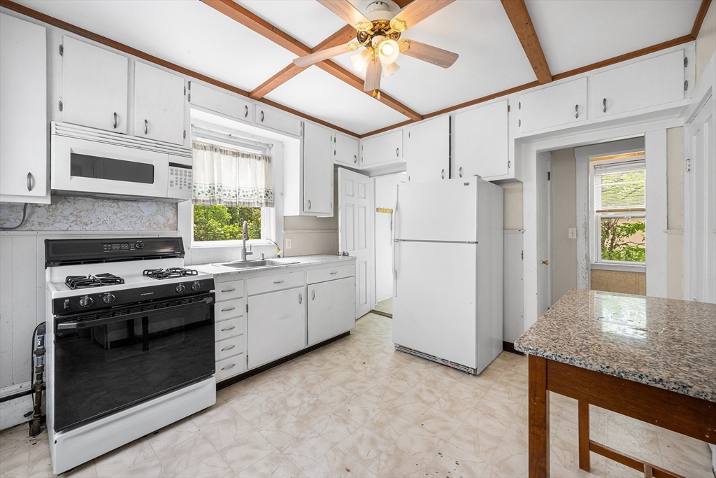 60 Lynnfield St Property Photo 2
