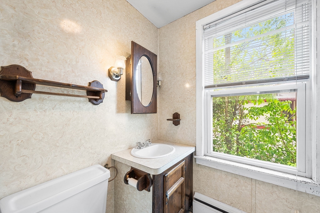 60 Lynnfield St Property Photo 4