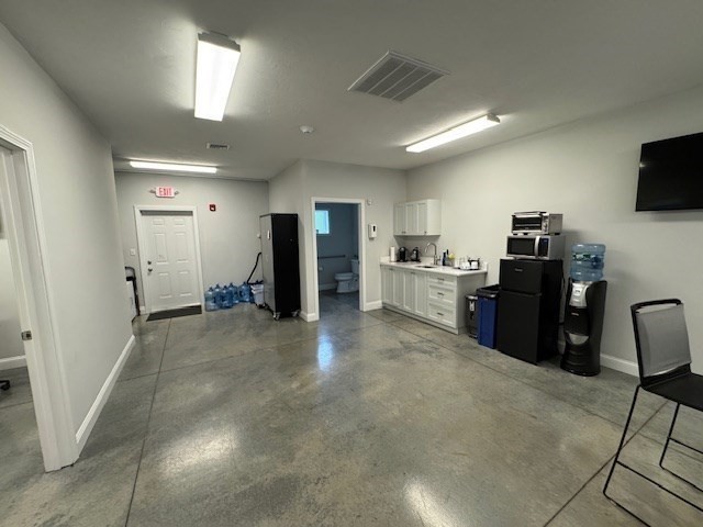 685 South Property Photo 15