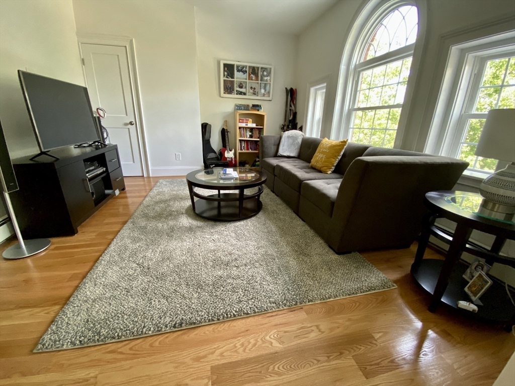 15 Colbourne Crescent Rd # 2 Property Photo 11