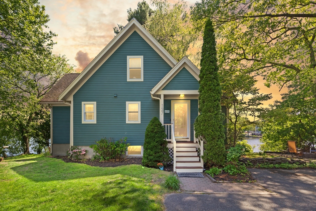 127 Pillings Pond Property Photo 1