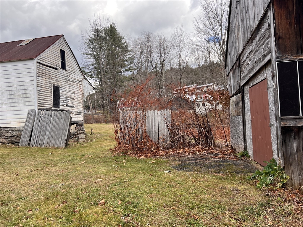 79 Berkshire Trail Property Photo 4