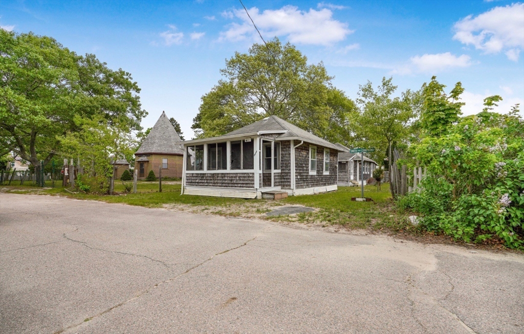 7 Crescent Pl Property Photo 1
