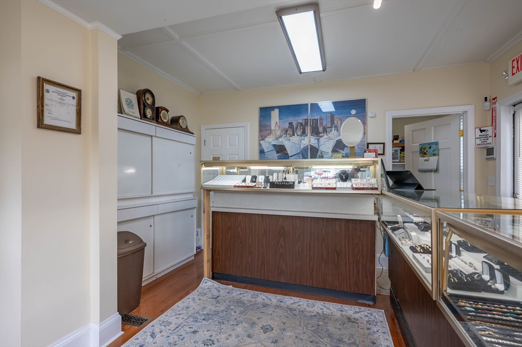 1146 Main Property Photo 6
