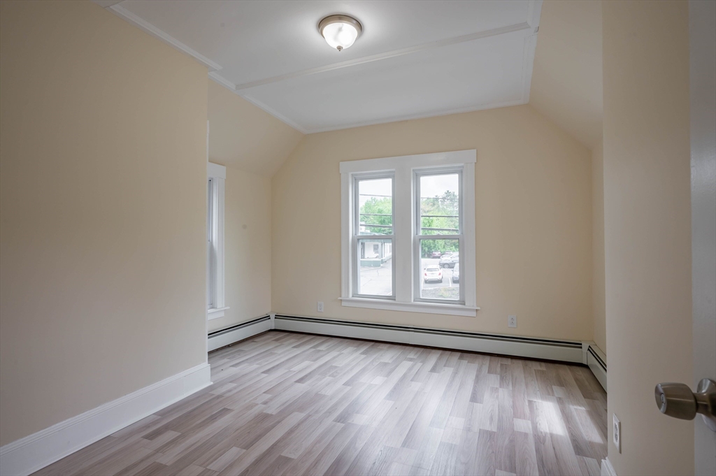 1146 Main Property Photo 8