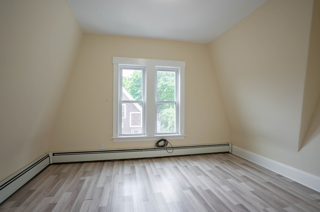 1146 Main Property Photo 13