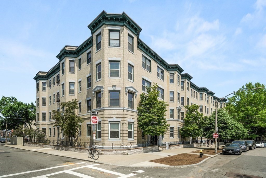 1427 Commonwealth Avenue # 201 Property Photo 1