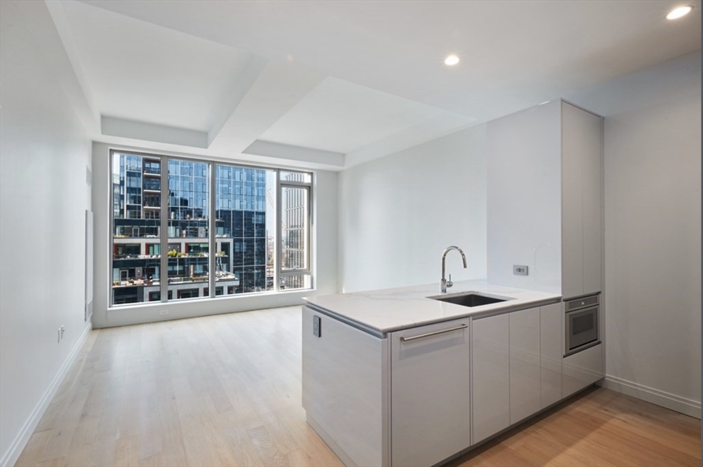 133 Seaport Blvd # 1007 Property Photo 1