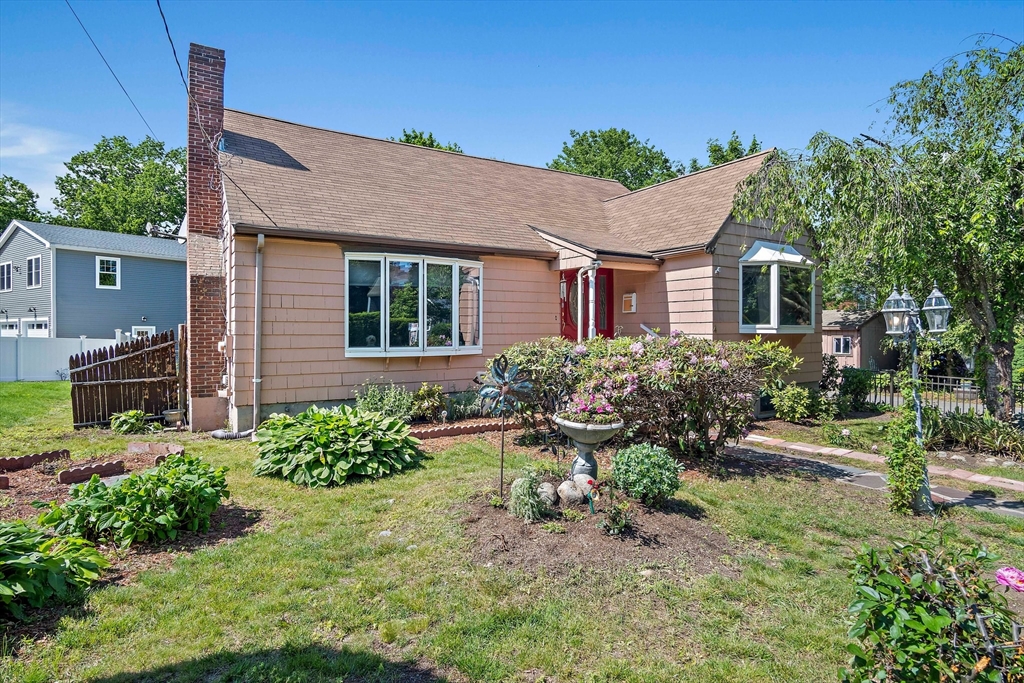 4 Merrow Ln Property Photo 1