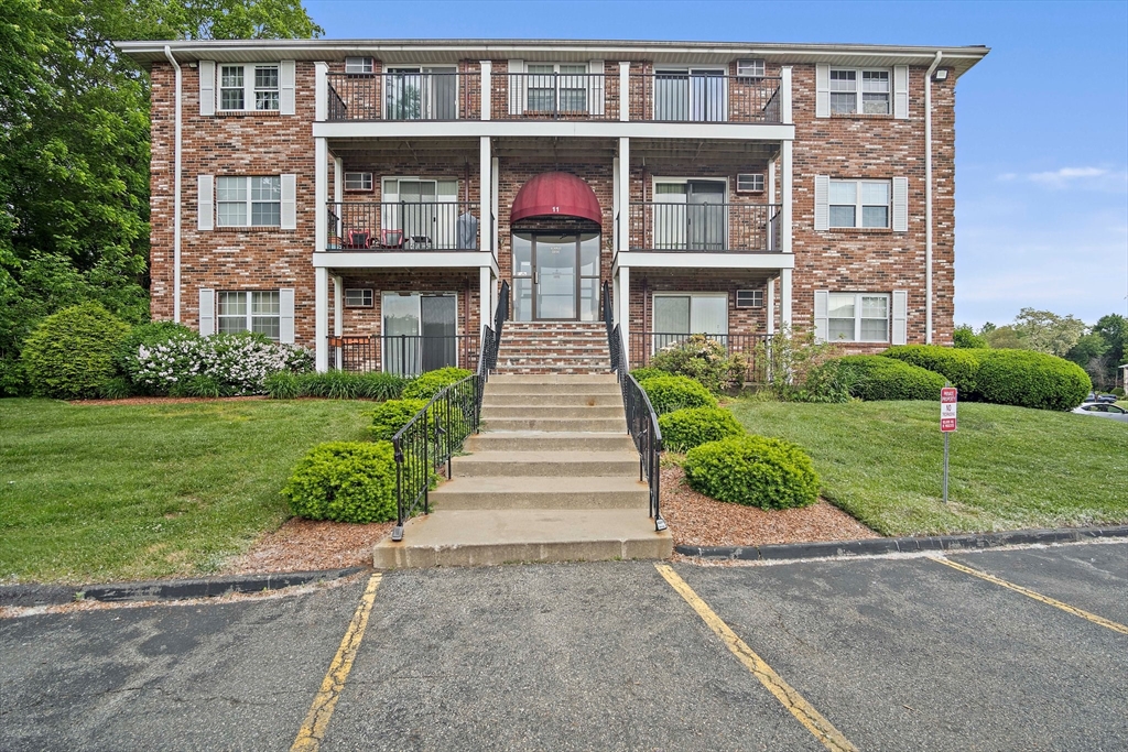 11 Kenmar Dr # 13 Property Photo 1