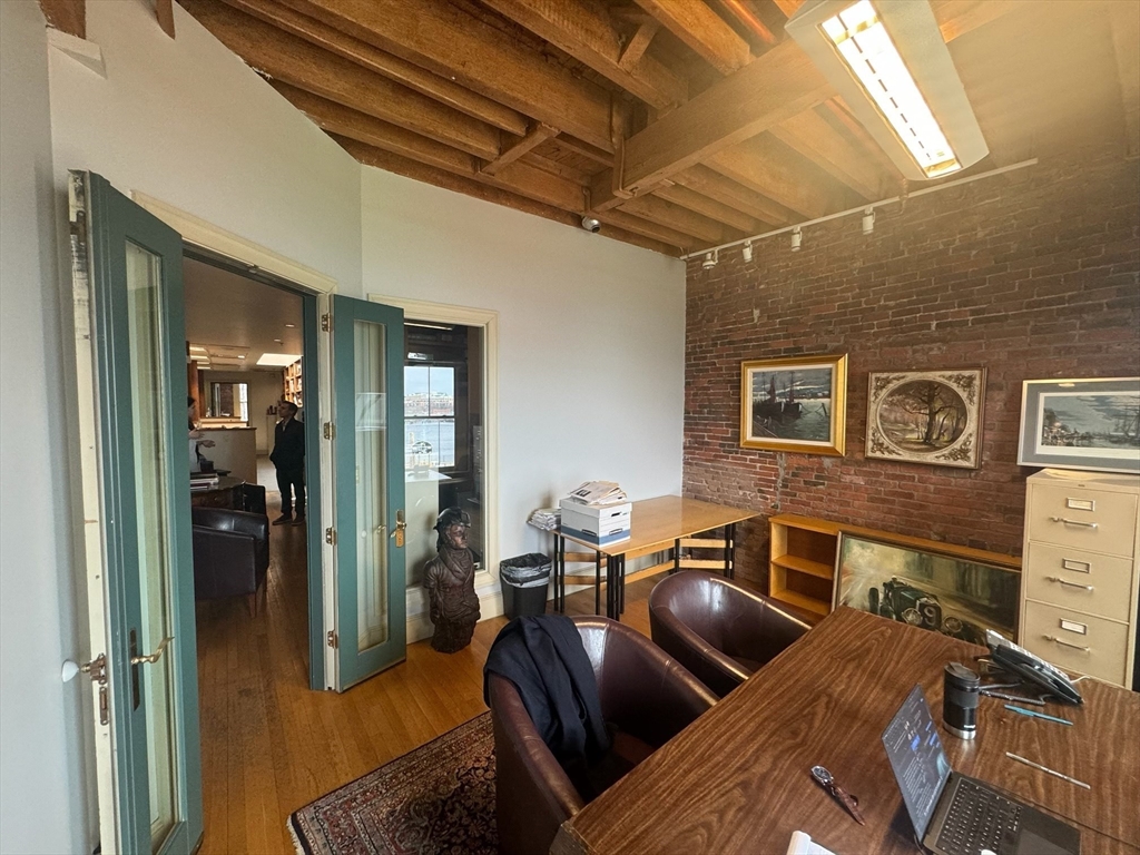 500 Commercial St Property Photo 2
