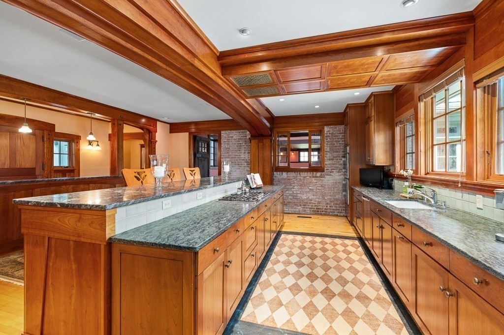99 Essex Street Property Photo 8