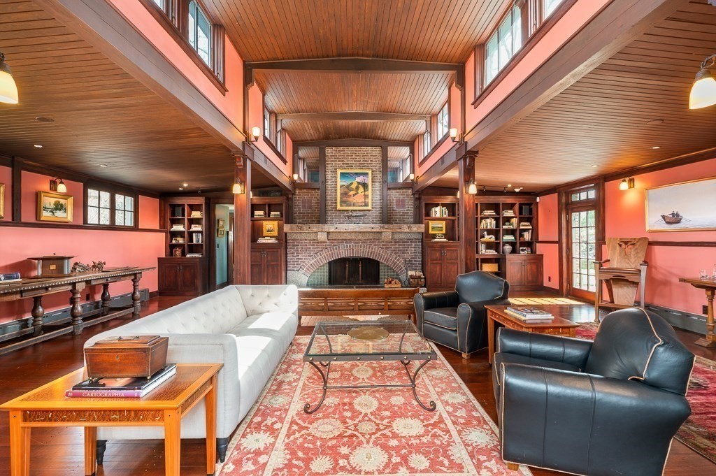 99 Essex Street Property Photo 10