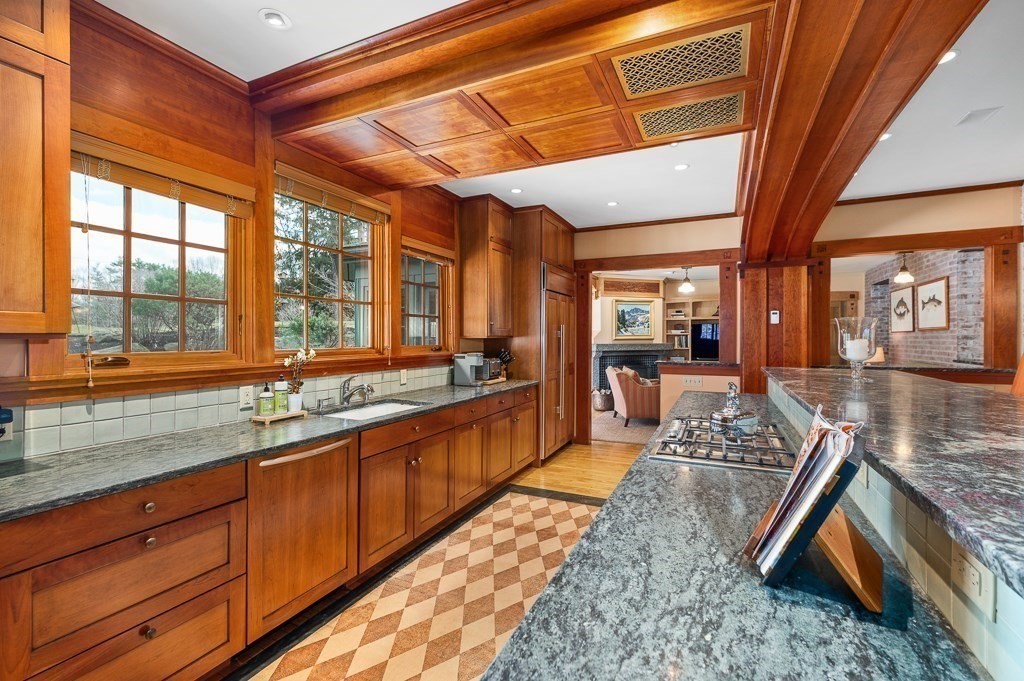 99 Essex Street Property Photo 13