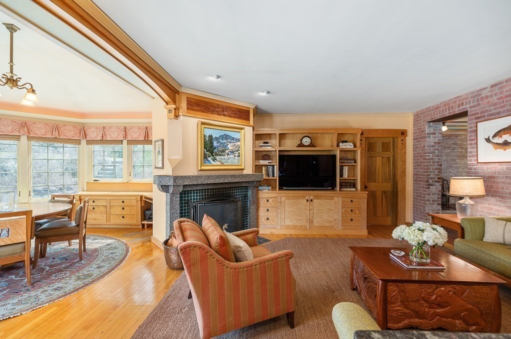 99 Essex Street Property Photo 14