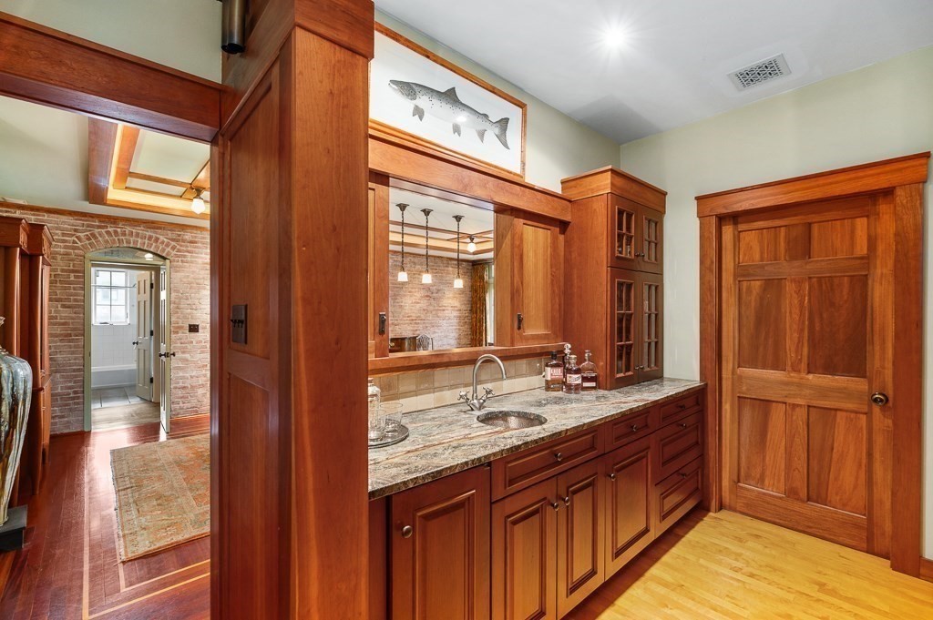 99 Essex Street Property Photo 19