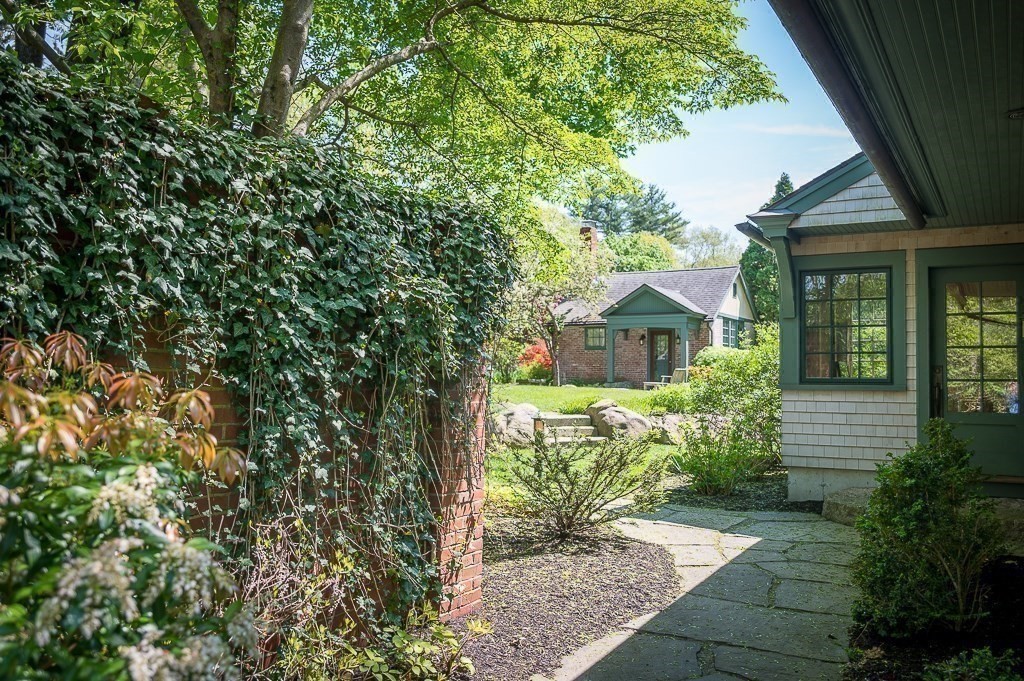 99 Essex Street Property Photo 28