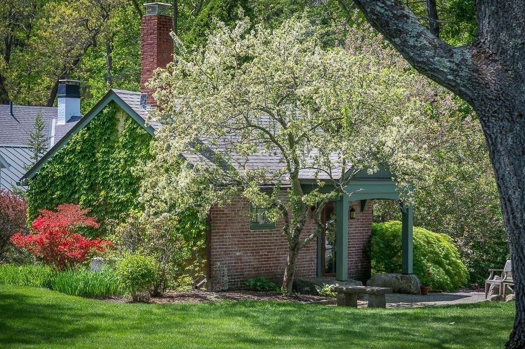 99 Essex Street Property Photo 32