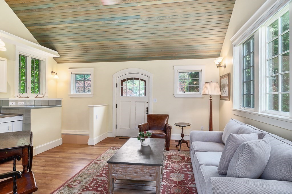 99 Essex Street Property Photo 33