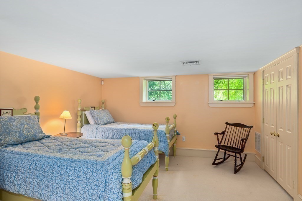 99 Essex Street Property Photo 34