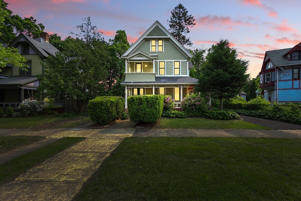 163 Thompson St Property Photo 1