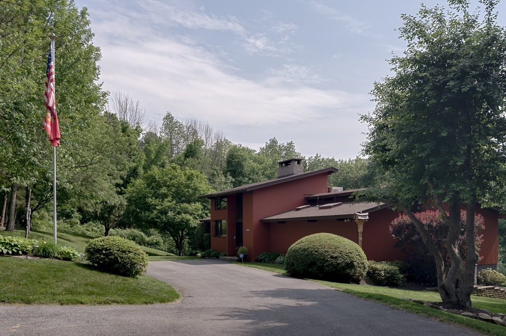 1023 N. Woodstock Road Property Photo 1