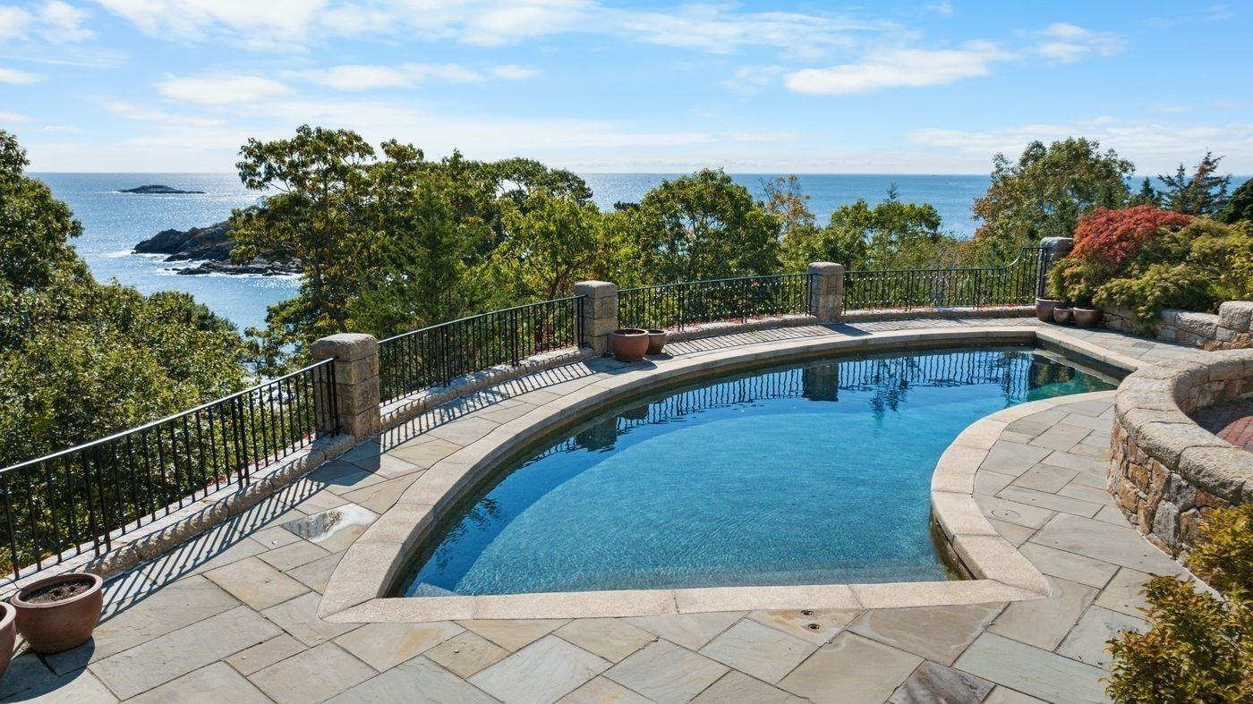 239 Summer Property Photo 4
