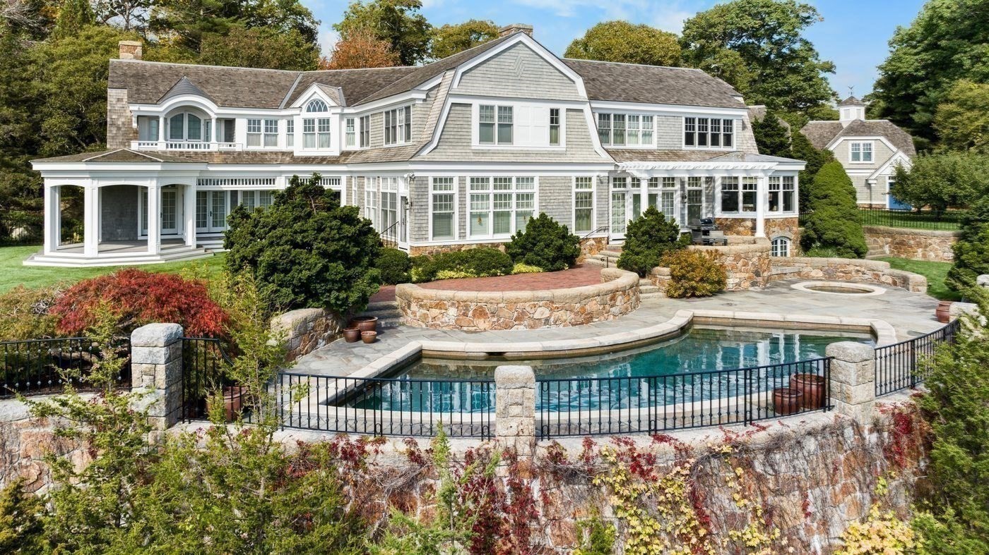 239 Summer Property Photo 8