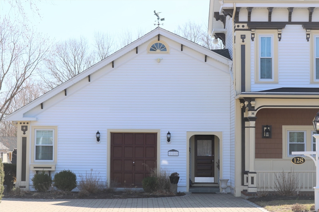 128 Curve Street # C Property Photo 1