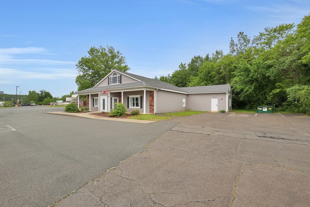691 College Hwy Property Photo 3