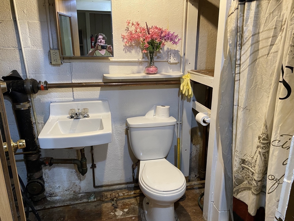 1364 Main St Property Photo 10