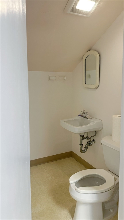 5 Mark Ln Property Photo 12