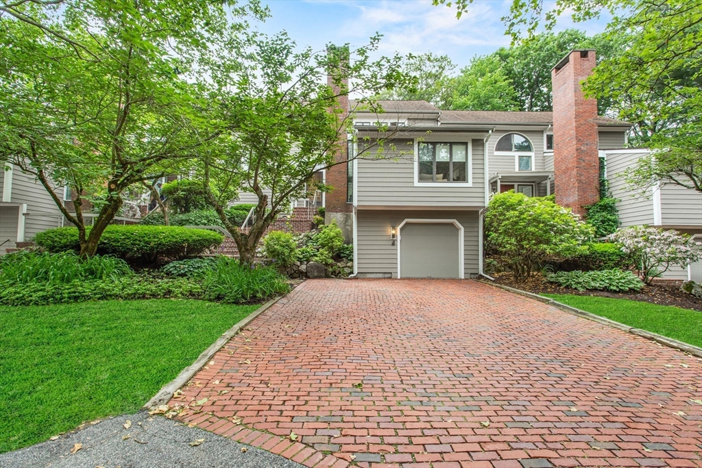 4 Benjamin Pl # 4 Property Photo 1
