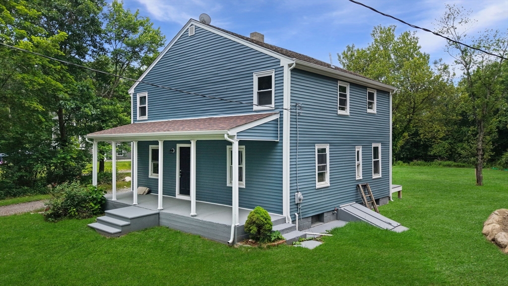 1030 Oak St Property Photo 1