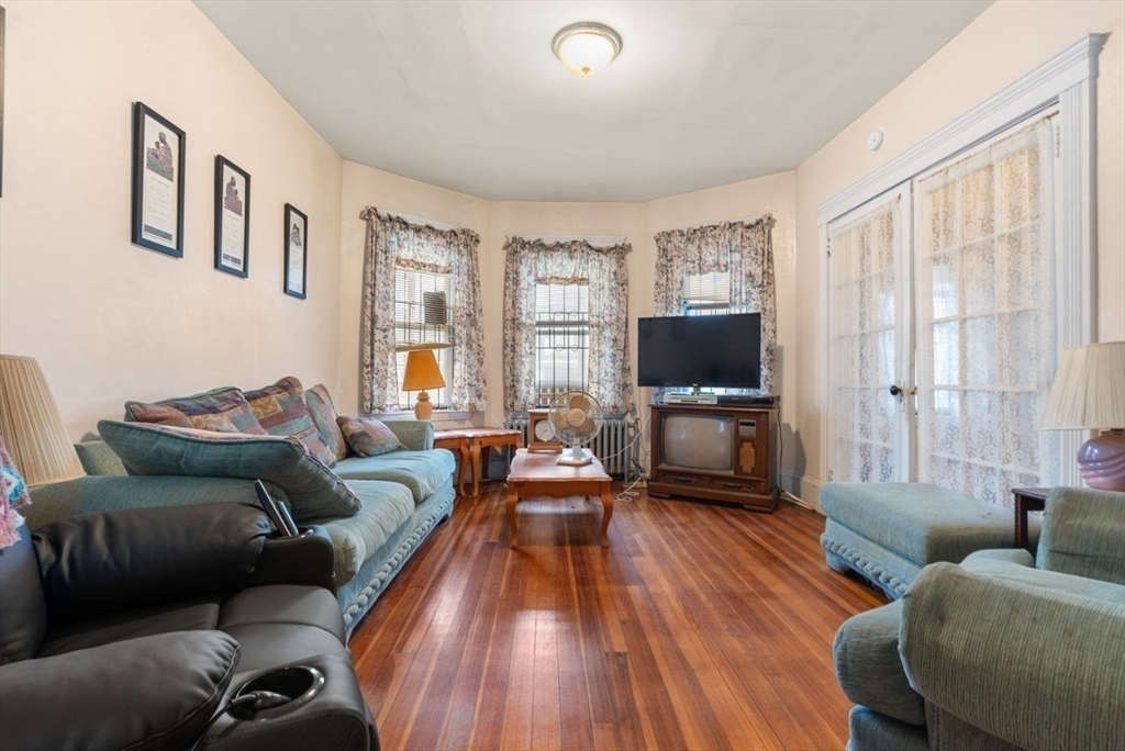15 Nightingale St Property Photo 6