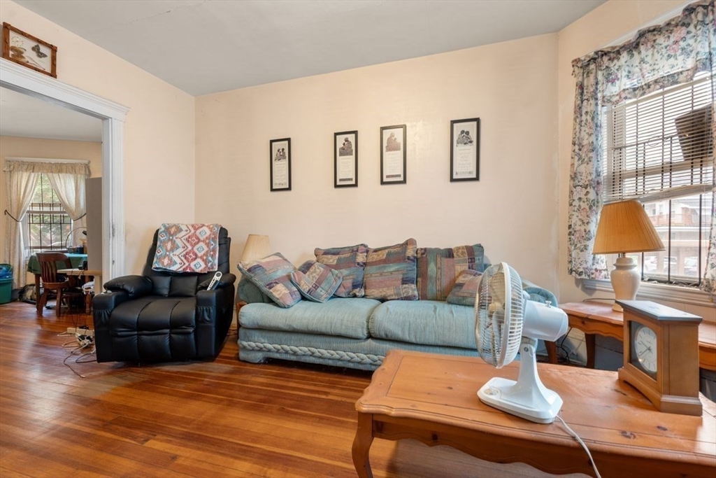 15 Nightingale St Property Photo 9