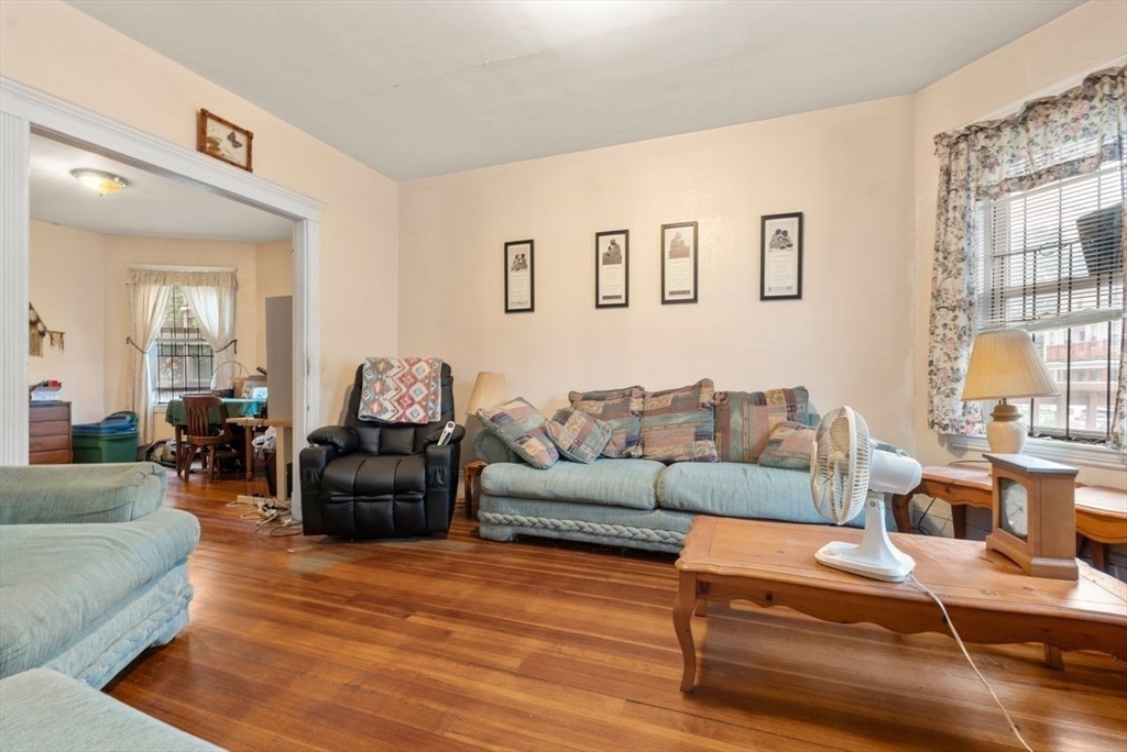 15 Nightingale St Property Photo 10