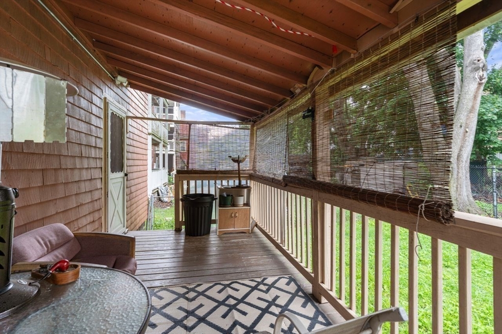 15 Nightingale St Property Photo 18