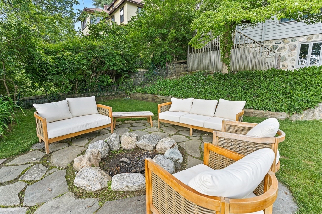 9 Lakeview Terrace Property Photo 38