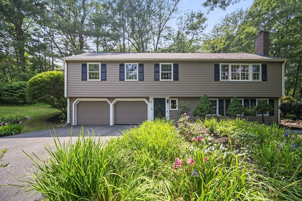 34 Clubhouse Lane Property Photo 1