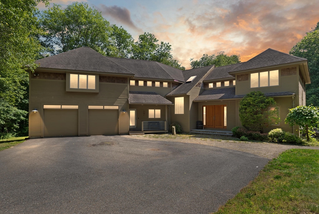 28 Elm St Property Photo 1