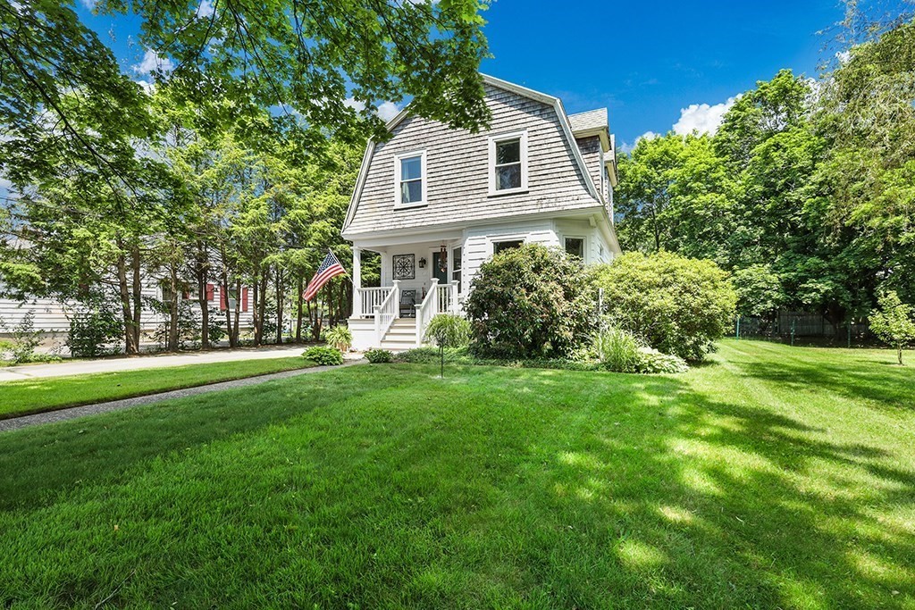 40 Maple St Property Photo 1