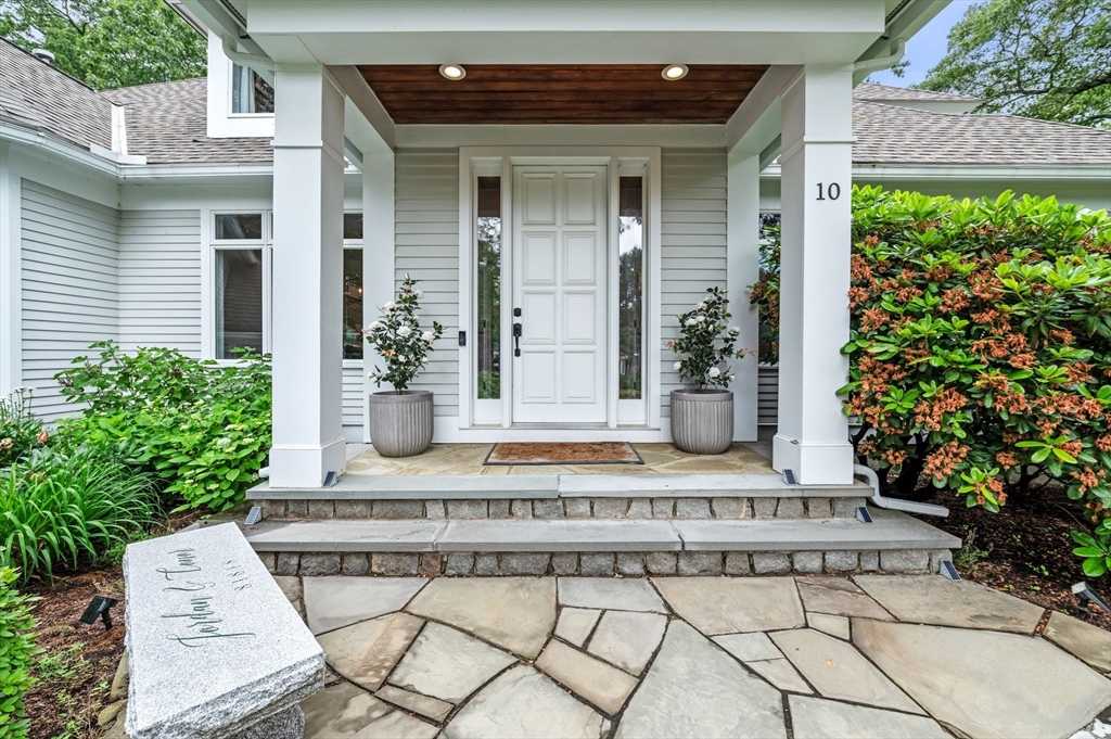 10 Hawk Hill Lane