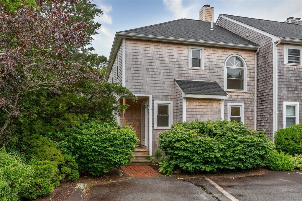 17 Harbor Hill # 17 Property Photo 1