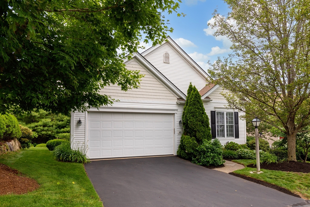 49 Champlain Cir Property Photo 1
