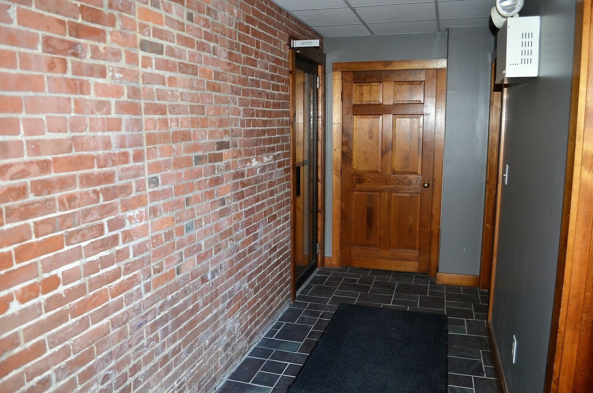 60 Court St Property Photo 4