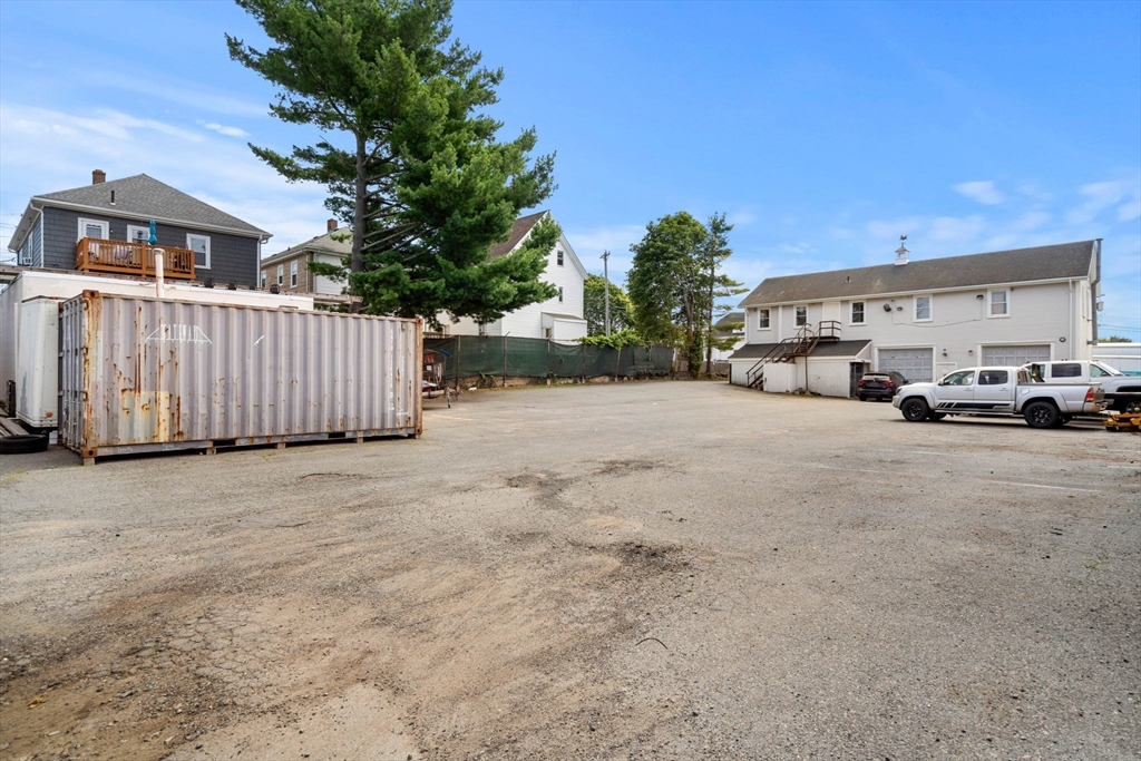 2 Tulip St Property Photo 8